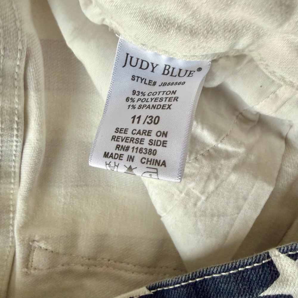 Judy Blue American Flag Flare Jeans - Picture 7 of 7